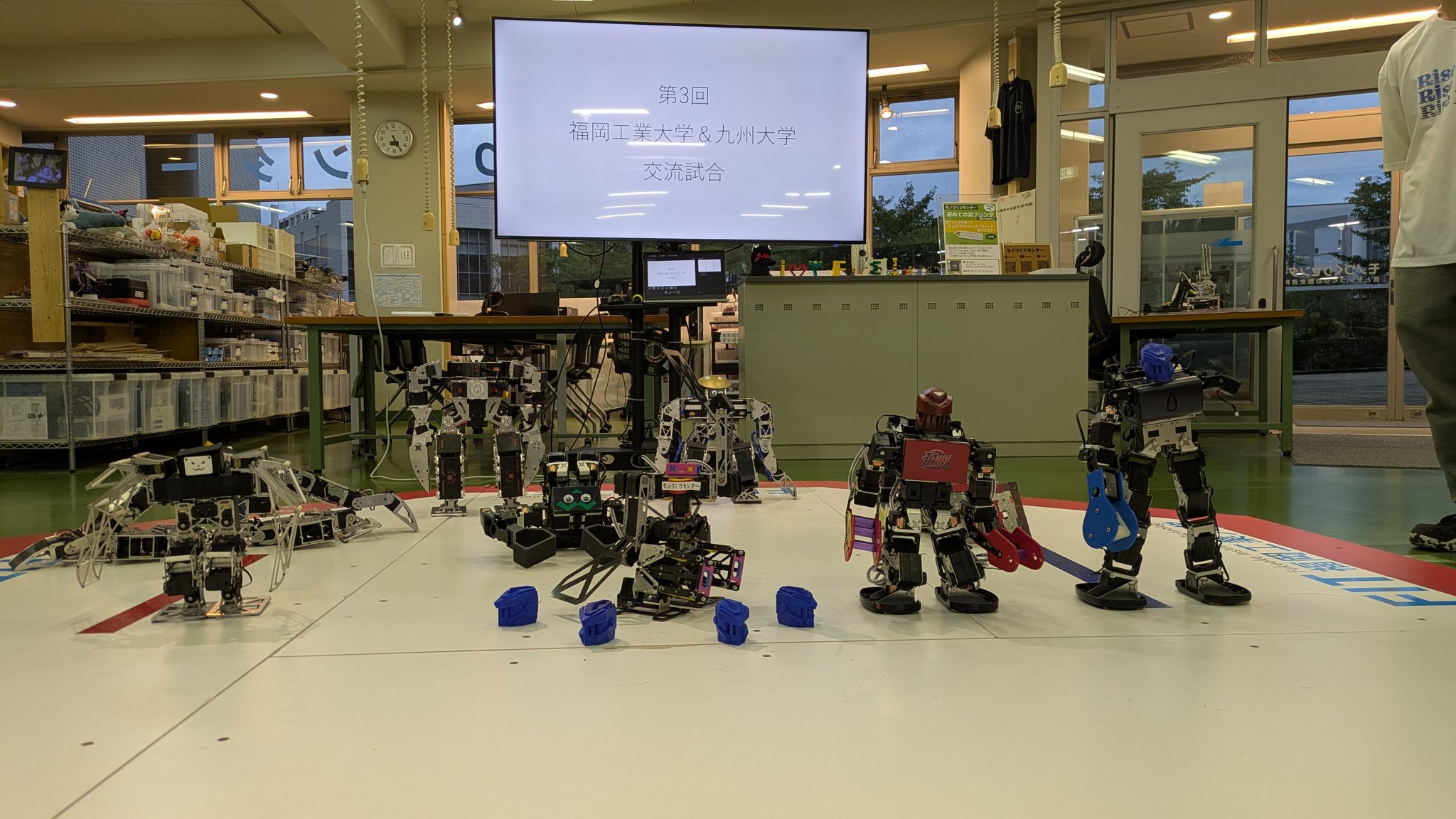 二足歩行係 人機一体、二足歩行のヒト型ロボを出展 川崎重工と協力 - 日本