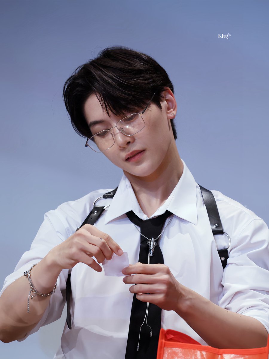 250914 MAKESTAR 팬싸

👓🖤

#석매튜 #SEOKMATTHEW #メテュ  #ソクマシュー #제로베이스원     #ZEROBASEONE      #제베원