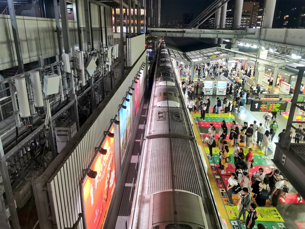 大阪駅、これだけ基地局増やしたけど足りなくなってきてるらしい