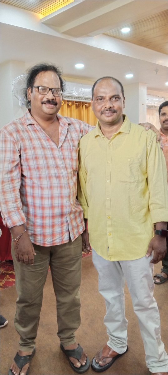 krishna rao (@krishna79910522) on Twitter photo Today with VZM victory fans Ramesh& Vasu at <a href="/MolliSrinu/">Srinu Venky</a> daughter 's
Half Saree function.
#VictoryMemories
.<a href="/VenkyMama/">Venkatesh Daggubati</a> garu
<a href="/appanna_reddy75/">Appanna Reddy</a> <a href="/AK_2058/">Avinash Karanam 🇮🇳🚩</a>
<a href="/AnnavaramV5762/">Annavaram-Venky Trivikram</a>
<a href="/Krish_kavala/">Krish VeNky</a> <a href="/chiruv1990/">CHIRU</a>
<a href="/Saradabullodu2/">సరదా బుల్లోడు</a>
<a href="/ChVJKumr/">𝙑𝙞𝙟𝙖𝙮 𝙆𝙪𝙢𝙖𝙧 🔱🚩</a> <a href="/veerutherocker/">Mallikarjuna</a>
<a href="/VenkyYuvasena_/">Raju ✨</a>
<a href="/SaggurthiV51699/">విక్టరీ Venkatesh</a> Today with VZM victory fans Ramesh& Vasu at <a href="/MolliSrinu/">Srinu Venky</a> daughter 's
Half Saree function.
#VictoryMemories
.<a href="/VenkyMama/">Venkatesh Daggubati</a> garu
<a href="/appanna_reddy75/">Appanna Reddy</a> <a href="/AK_2058/">Avinash Karanam 🇮🇳🚩</a>
<a href="/AnnavaramV5762/">Annavaram-Venky Trivikram</a>
<a href="/Krish_kavala/">Krish VeNky</a> <a href="/chiruv1990/">CHIRU</a>
<a href="/Saradabullodu2/">సరదా బుల్లోడు</a>
<a href="/ChVJKumr/">𝙑𝙞𝙟𝙖𝙮 𝙆𝙪𝙢𝙖𝙧 🔱🚩</a> <a href="/veerutherocker/">Mallikarjuna</a>
<a href="/VenkyYuvasena_/">Raju ✨</a>
<a href="/SaggurthiV51699/">విక్టరీ Venkatesh</a>