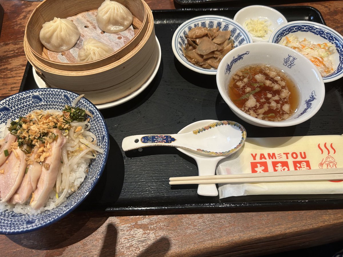 Maverickhero221's tweet photo. 広島旅行2日目！
食べて食べて食べて猫見て最高でした！
久々3連休満喫中😆😆 https://t.co/Coc22elLJd
