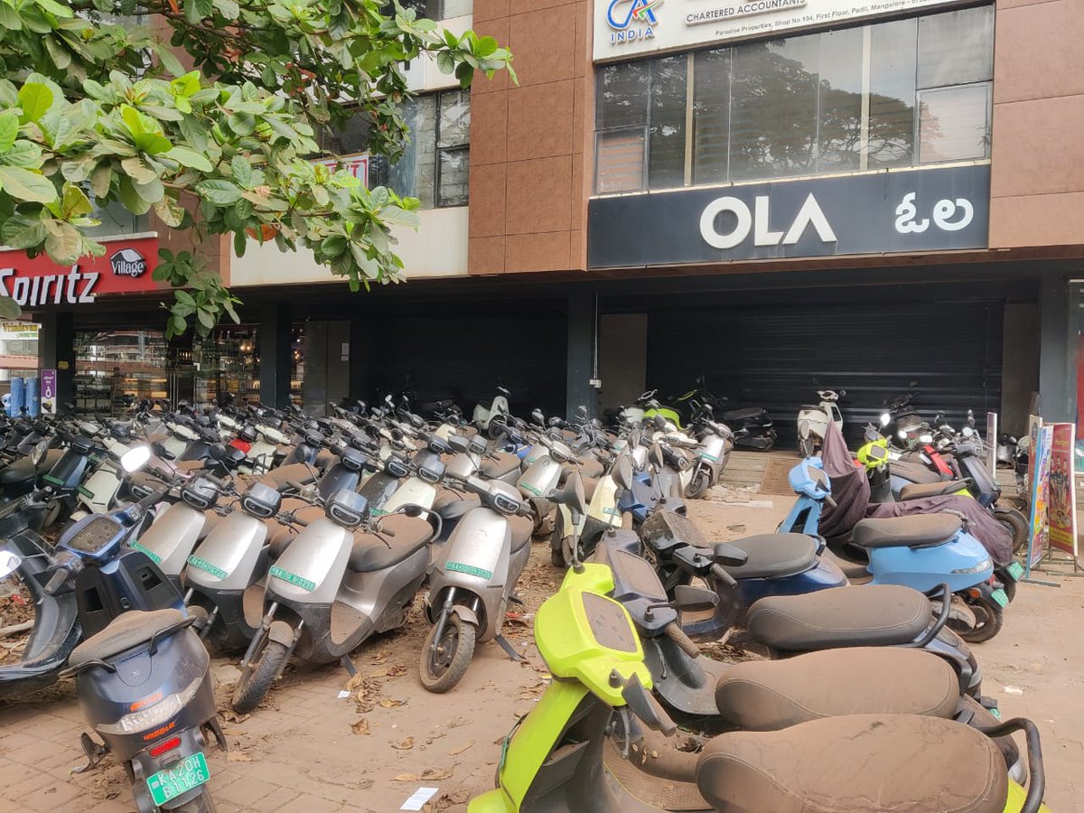 TeslaClubIN's tweet image. We thought Ola service had improved, but it doesn't seem so everywhere.
@bhash , the state of @OlaElectric service centers at many places is really bad. Mangalore service center seems closed from few days and with no answers to customers.
You need to leave everything else you…
