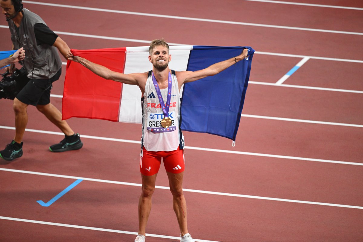 🇫🇷 Les mots forts de Jimmy Gressier, le nouveau champion du monde du 10 000 m :

🎙️ « Le plus important, c'est de croire en soi. Aujourd'hui, je réalise mon rêve de gamin ! J'ai commencé la course à pied pour ça. Je peux dire aujourd'hui que j'ai réussi ma carrière. Ce titre, on