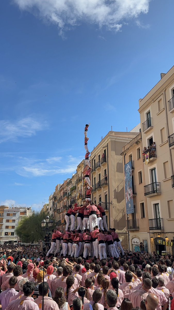 A la ronda de pilars carreguem el pd8fm
#castells #collavella