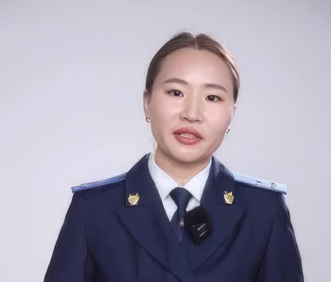 “Прокурорын мөрдөн”-г дахин сэргээ. Татан буулгаад хаячихсан. Хянаж шалгадаг газаргүй болсон. Хяналтгүйгээс хүний хувь заяагаар тоглох, өөрийн асар их эрх мэдлийг урвуугаар ашиглах нөхцөл бүрдсэн шүү. 

Цай уугаад хөлөө ачаад суусан хоёрыг хохирогч гэж үзээд зүтгүүлээд байгаа