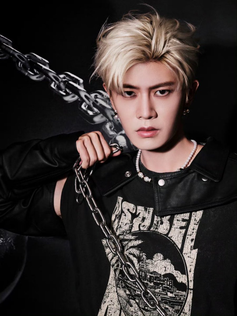 กรี๊ดดดตะลึงลุคนี้มาก เจียหลุนเราก้าวข้ามขีดจำกัดตัวเองไปไกล มากๆๆๆๆ😍😍
#เหรินเจียหลุน #RenJialun