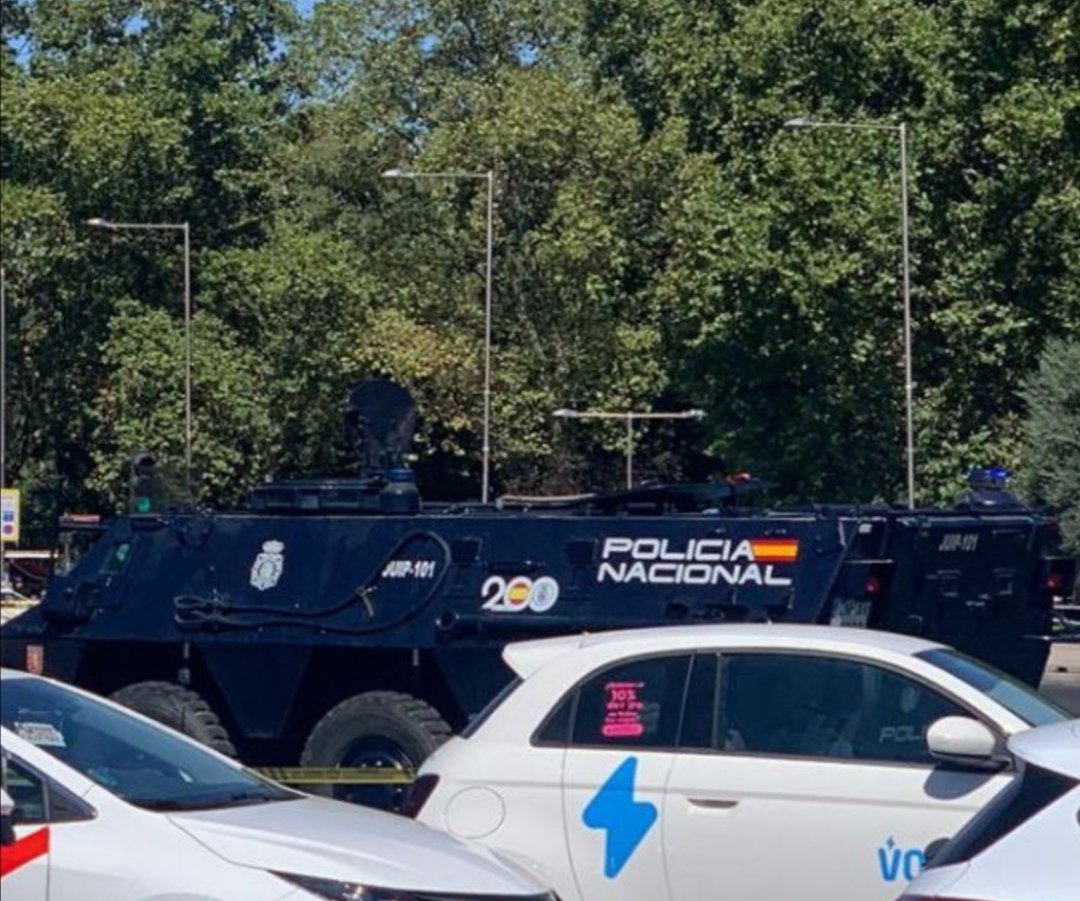 Marlaska no mandó ninguna tanqueta a Torre Pacheco en las protestas ultraderechistas de caza contra migrantes. Mientras hoy han desplegado en Madrid tanquetas para reprimir las protestas antifascistas en solidaridad con Palestina en la Vuelta.