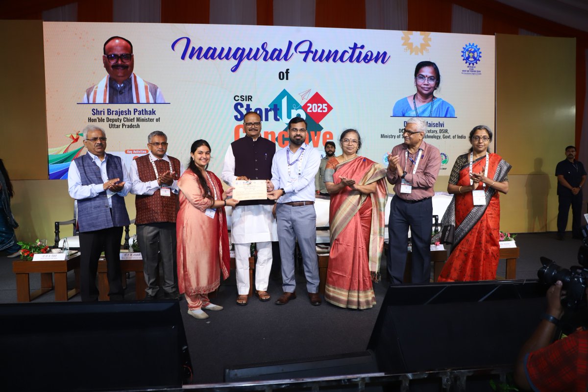 csirnbrilko's tweet image. At the inaugural function of #StartupConclave2025,
Hon’ble Deputy CM of Uttar Pradesh, Shri @brajeshpathakup felicitated CSIR-incubated startups for their breakthrough innovations.
#CSIRat84 #Lucknow