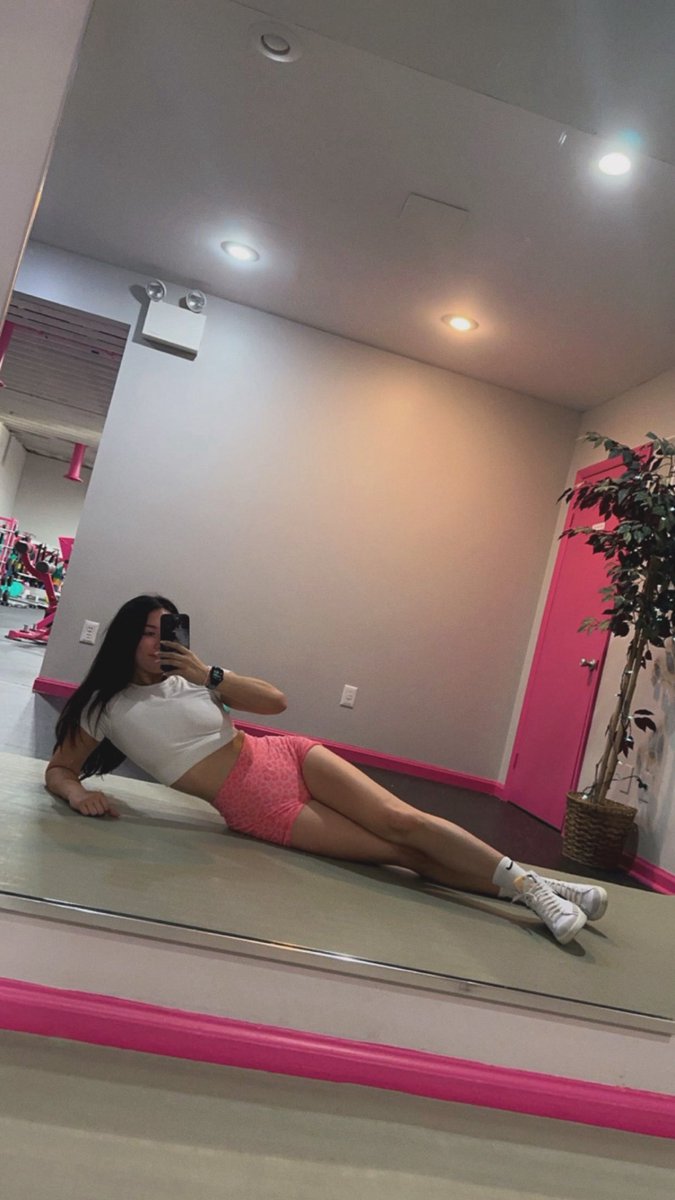 KylieKenx's tweet image. I know the purrrfect routine to make you sweat 😏💖