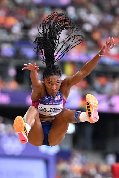 RevSportzGlobal's tweet image. Tokyo 2025 belongs to Tara Davis-Woodhall🇺🇸🔥

The long jump queen leapt 7.13m to  secure the World Championship GOLD.

🥇 Davis-Woodhall (USA) – 7.13m
🥈 Mihambo (GER) – 6.99m
🥉 Linares (COL) – 6.92m

#LongJump #WorldAthleticsChampionships