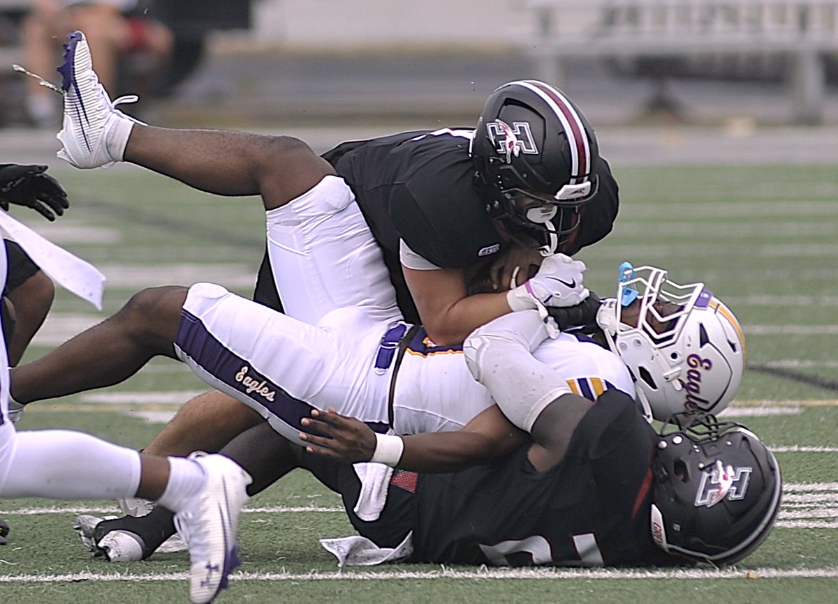 UIndy vs Ashland Mens college football Sep 13 2025 Nikon D4 Nikon D3 Nikon  300 mm 2.8 Manual focusing lens 80/200 2.8 at f4 Nikon lens 1/4000 f4 ISO 800 .