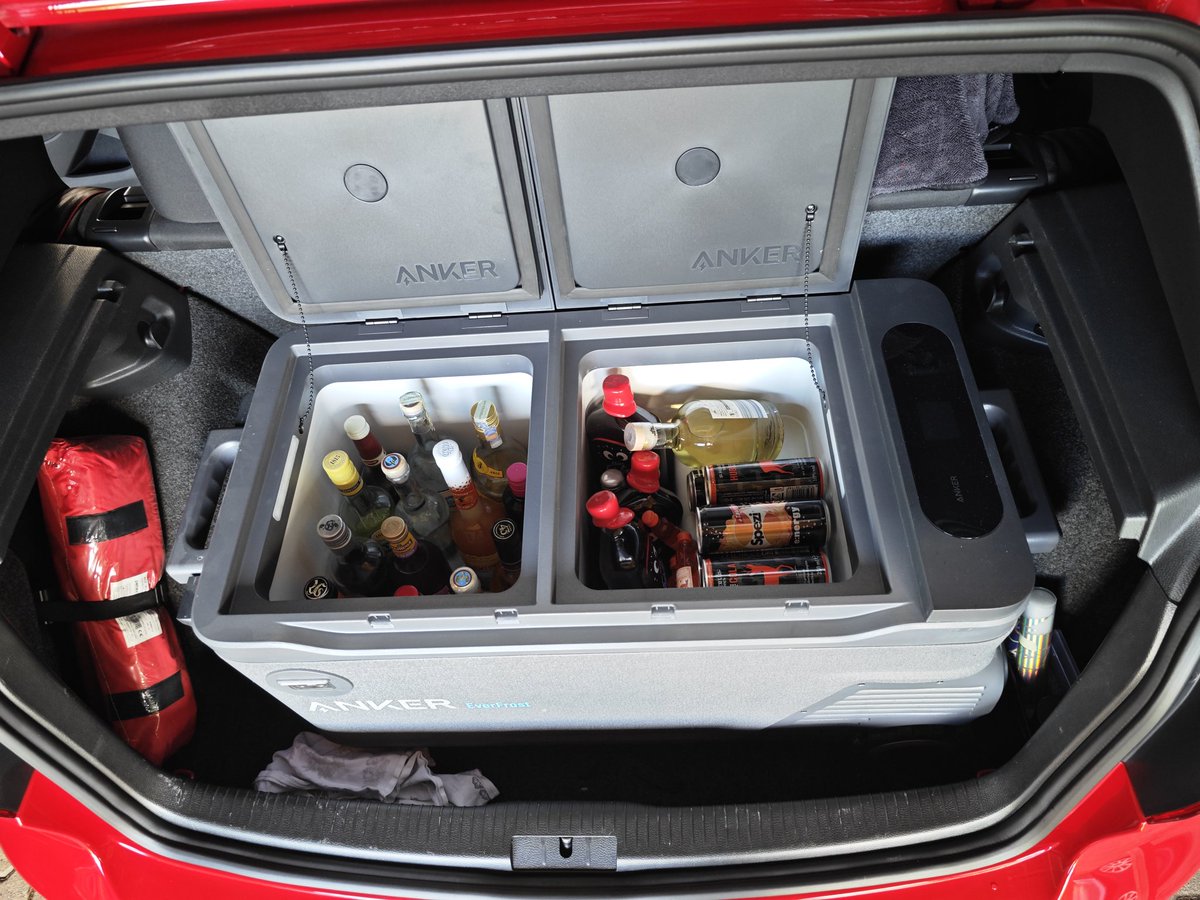 So Kofferraum ist schon mal etwas gepackt xD