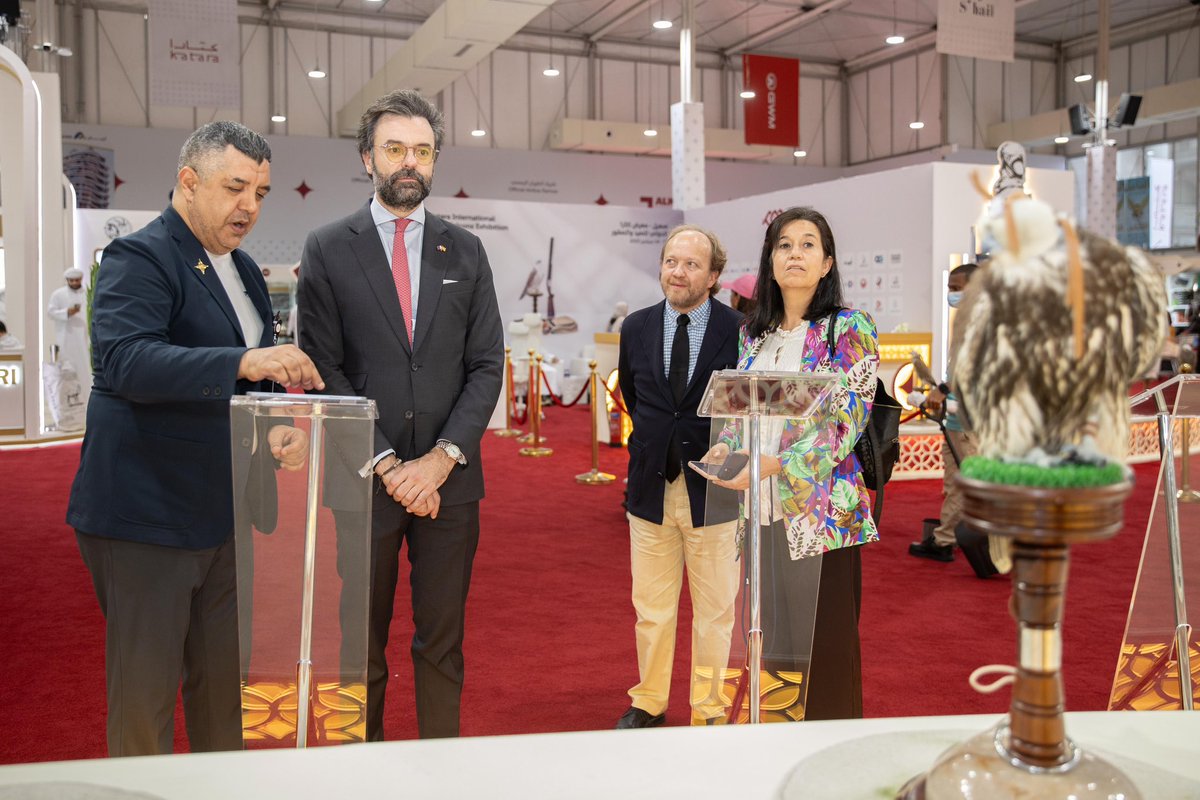 QNA_Espanol's tweet photo. Algunas fotos de la visita de Su Excelencia el Dr. Álvaro Renedo Zalba, embajador del Reino de #España en #Doha, a la exposición #Shail_Exhibition #Katara_International_Hunting_and_Falcons_Exhibition 9.ª edición 2025
https://t.co/ICX1sb2052
#Katara #Shail #Qatar #Inicio_de_una_nueva_temporada #Katara_Un_encuentro_de_culturas #Katara_Un_destino_turístico_cultural