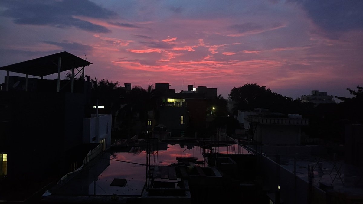 pix_xolo's tweet image. I'm not wrong when I say indore is soooooo soooo pretty!!
Even the skies are to fall for!🫶🏼✨🖤
#SkyView #sunset #indore