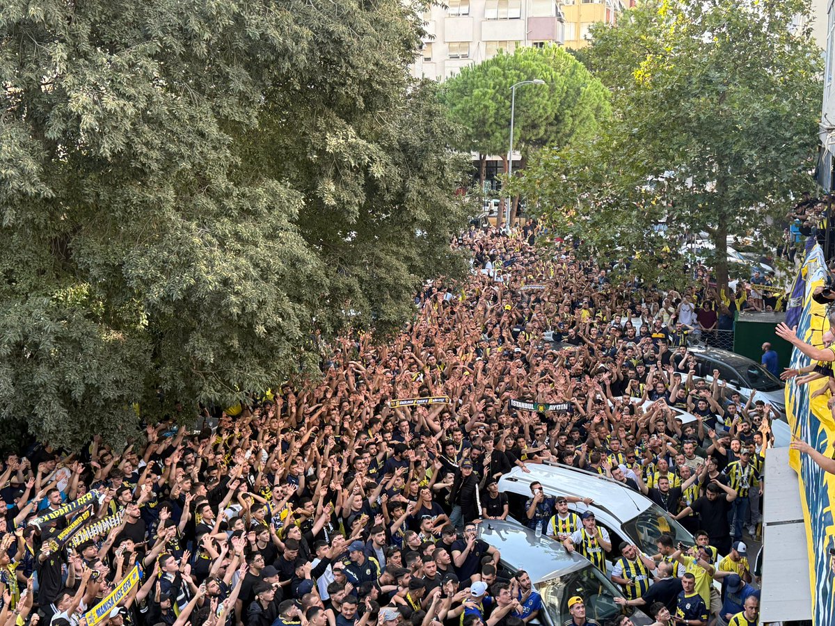 ARDINDAN BÜYÜK BİR İZDİHAM <a href="/Fenerbahce/">Fenerbahçe SK</a>