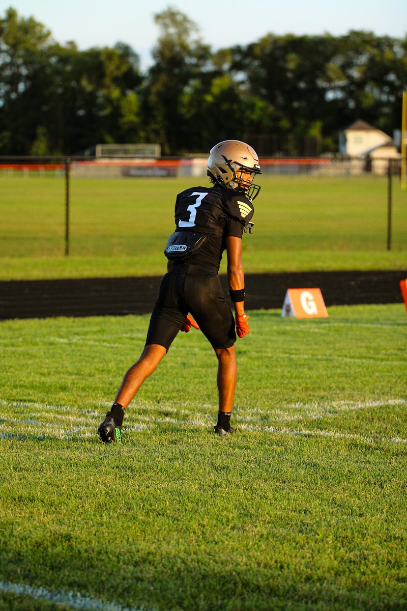 Check out my weeks 1-3 Film!!! 
(2 Full Games Played)
-14 catches (1 drop)
-190+ yards 
- 1 Touchdown

hudl.com/v/2SbS27

<a href="/HLR_FOOTBALL/">Richards Football</a> <a href="/CoachShen/">Anthony Sheehan</a> <a href="/EDGYTIM/">Timothy “EDGYTIM” OHalloran</a> <a href="/PrepRedzoneIL/">Prep Redzone Illinois</a>