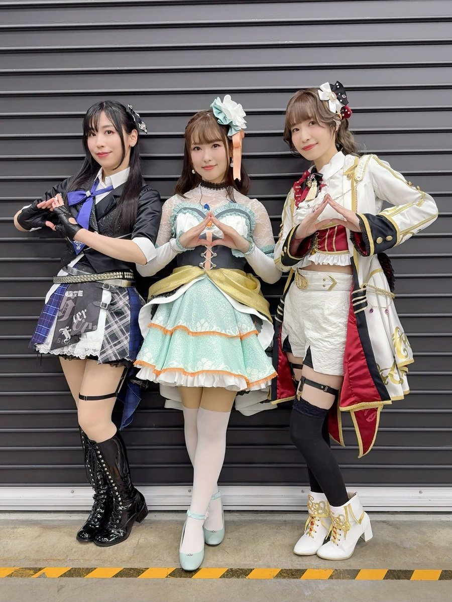 今日もお疲れ様プロデューサーさん！

トラプリで撮った写真たくさんなのでもったいないから載せちゃお🫶

愛💙💚💜
 #デレステ10thツアー千秋楽_day2