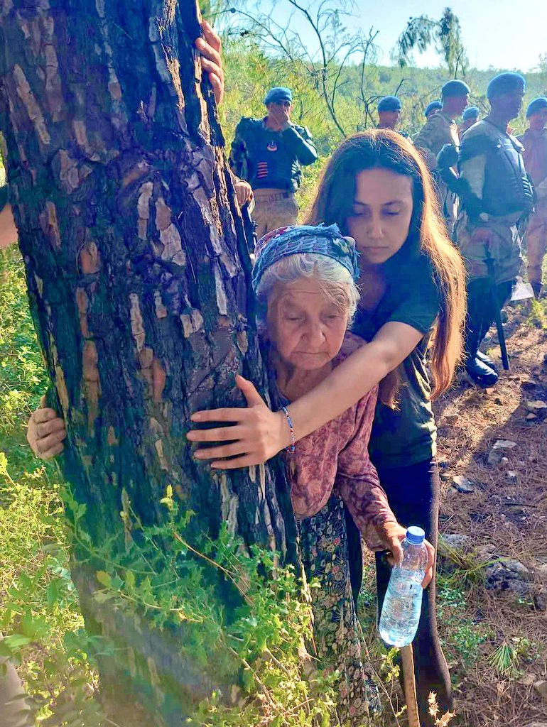 İnadı bize emanettir! ✌️

Zehra Ninemizi Kaybettik.
Çok üzgünüz.. 

🌳Akbelen Direnişi'nin korkusuz kadını, ilerlemiş yaşına rağmen son nefesine kadar mücadeleyi bırakmayan Zehra ninemizin onurlu mücadelesini yaşatacağız. 

Ranta, talana, yağmaya karşı toprağı, yeşili, doğayı
