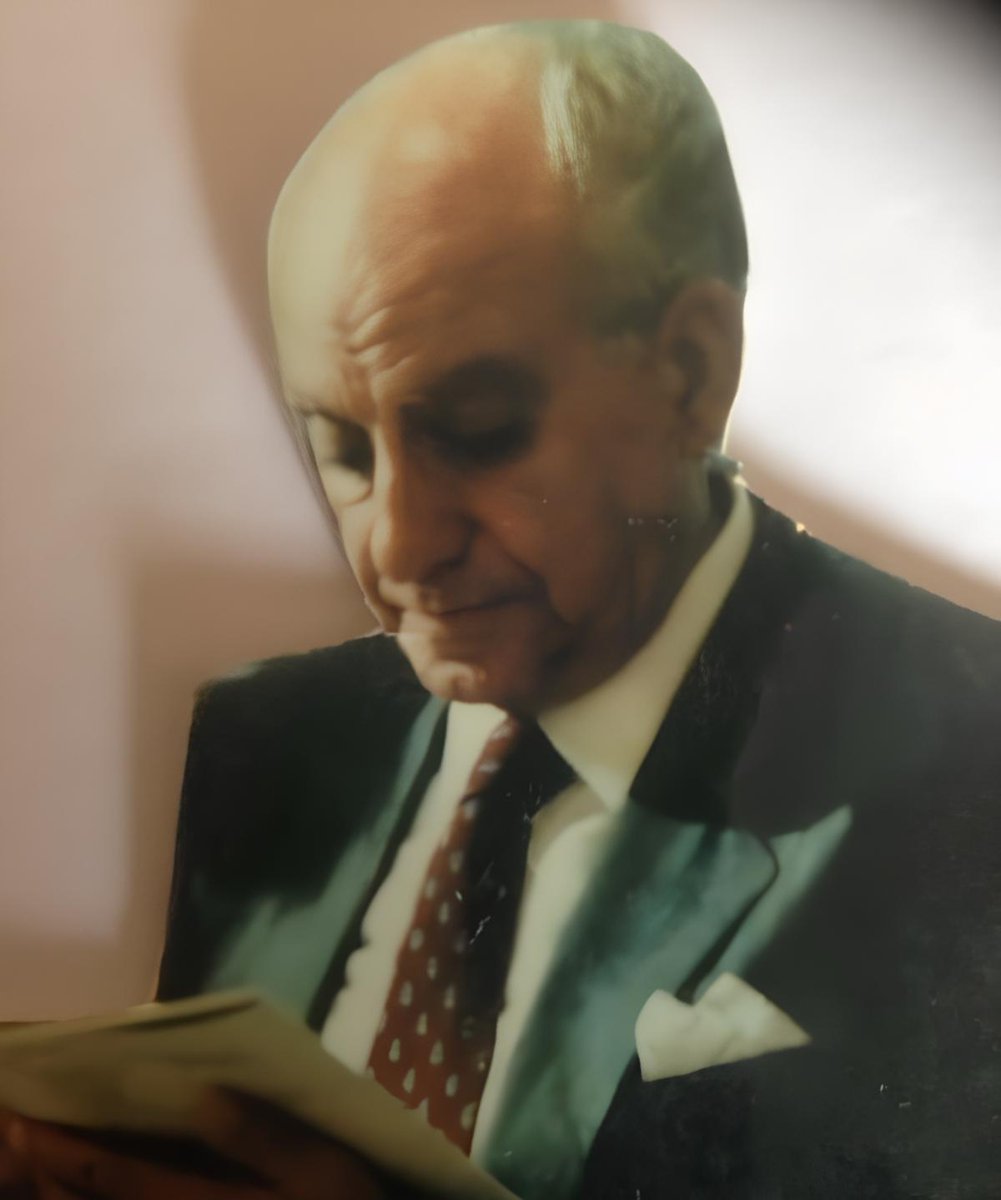 Dopo  averlo trucidato, lo lasciarono sulla strada a dissanguare. Ci rimase  così tanto a lungo che il comune dovette rifare l'asfalto, perché il  sangue l’aveva impregnato. 

Alberto  Giacomelli, magistrato in pensione, era un uomo riservato, mite, dedito  al lavoro. Mai sotto i