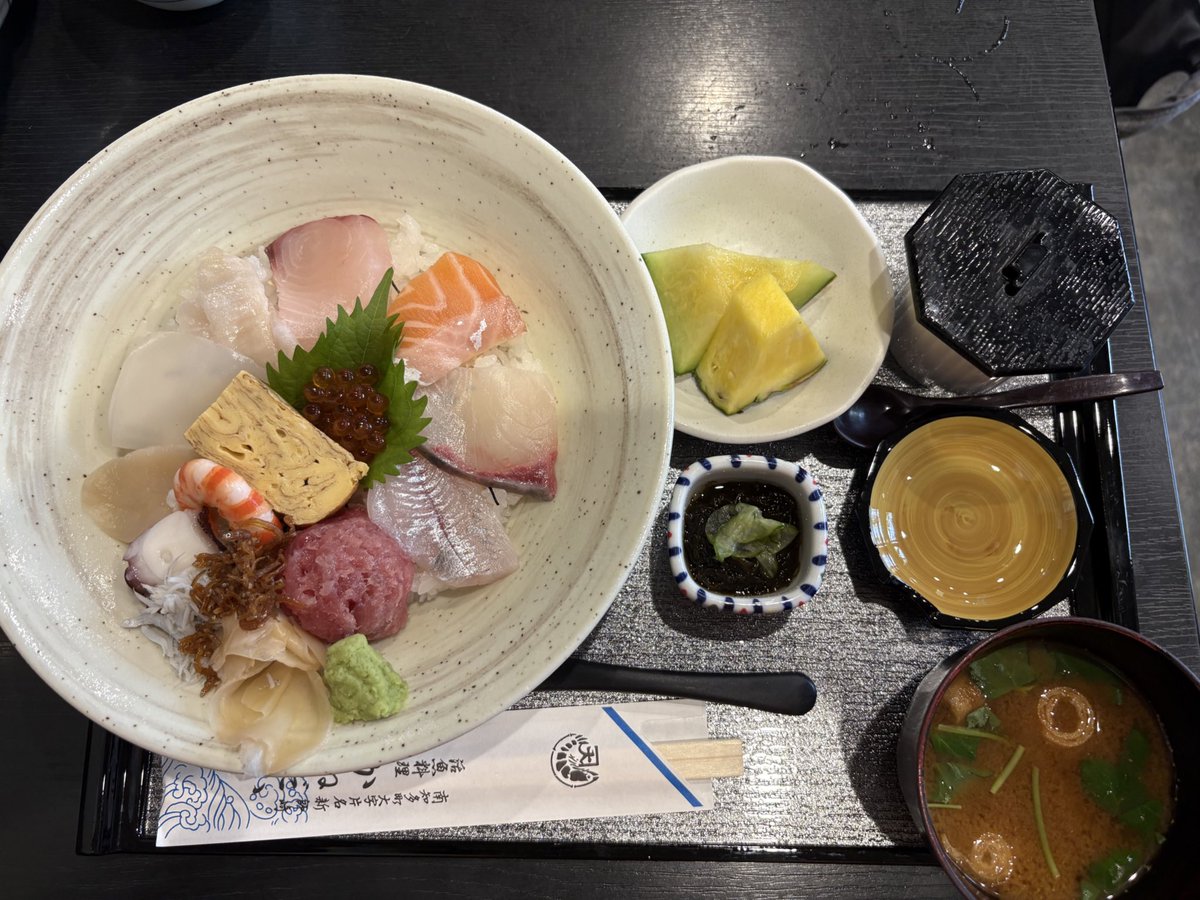 そろそろツーリング再開ということで近場を探索。9月中旬でもまだ暑いですね。海鮮丼美味しかった！