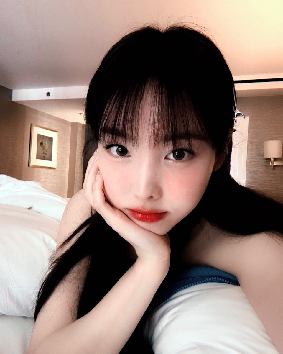 missnyomies's tweet image. what's wrong with secretary naomi raw, pero ang sagot: marami. 🤪🩵