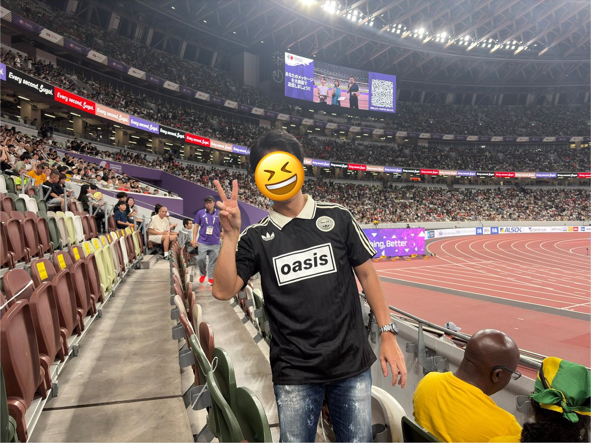 目の前がジャマイカ🇯🇲応援団✨✨

フレーザー＝プライスでめっちゃ盛り上がれるのは嬉しい✨✨
でも、“かめはめ波”は撃てませんww

#世界陸上 #世界陸上2025