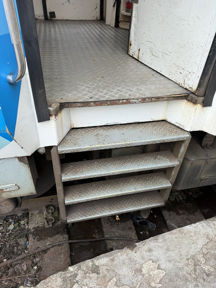 VidhiParikh10's tweet photo. @IRCTCofficial when you sell the #vistadome experience isn’t getting down on a platform included? This is how the platform outside Deccan Express Vistadome coach looks like! My parent literally stood suspended in this gap and is now hurt!!
#indianrailways #vistadome https://t.co/8FRzuxmnKI