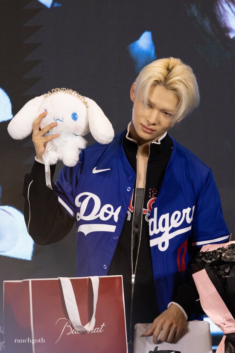 ranchgoth's tweet photo. 250914 yzy fansign

#NI_KI #니키 #ニキ #西村力 #엔하이픈 #ENHYPEN https://t.co/0nGmhq6eis