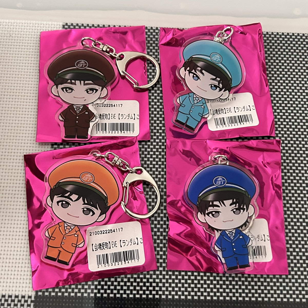 超特急 交換 EVE ご当地キーホルダー アクキー 埼玉

【譲】画像 メンカラ カイ、マサヒロ、アロハ、ハル

【求】タクヤ(メンカラ＞ピンク)＞シューヤピンク

＊ハルはタクヤとの交換優先

郵送希望📮

お気軽にお声掛け下さい🙇‍♀️