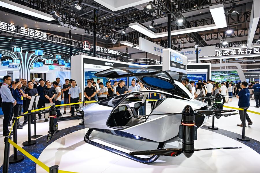 XHscitech's tweet photo. From AI and robotics to smart homes, new technologies are reshaping industry and lifestyles, fueling continuous social transformation. Read #EconomicWatch to discover how China is sharing the "dividend of intelligence" with the world https://t.co/LxUBLK0jkq https://t.co/a87II43QkE