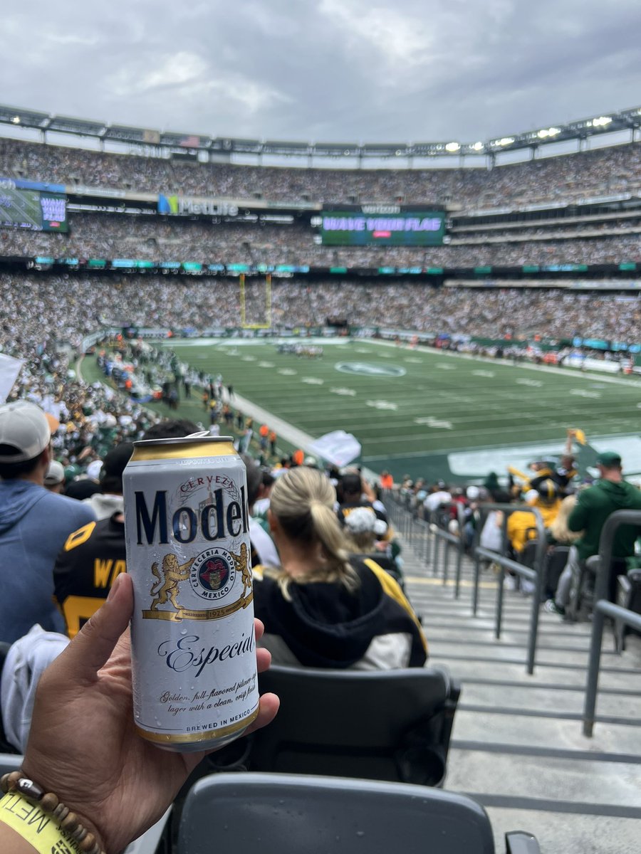 Jay2nice424's tweet photo. Football szn https://t.co/rhoRzE3DCO