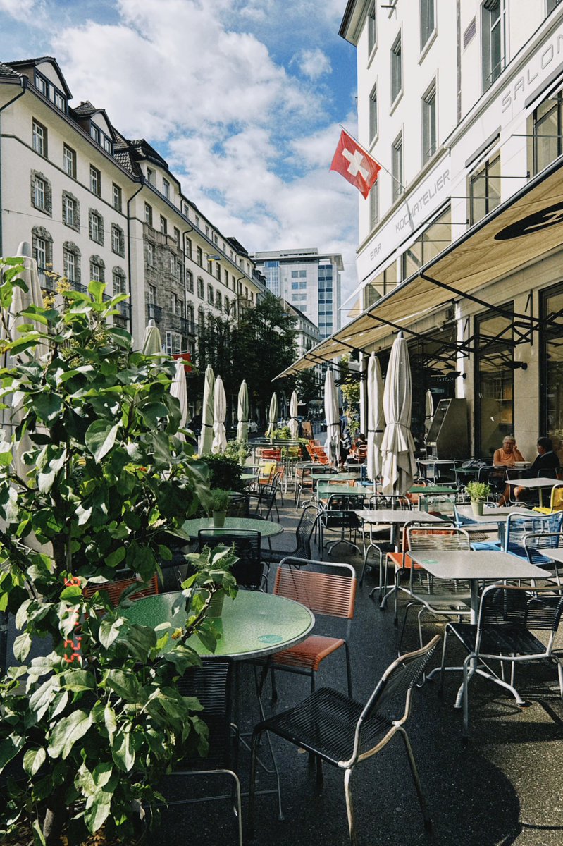 秋が1番好き、週末は散歩してカジノして、湖でポカーンとしてる