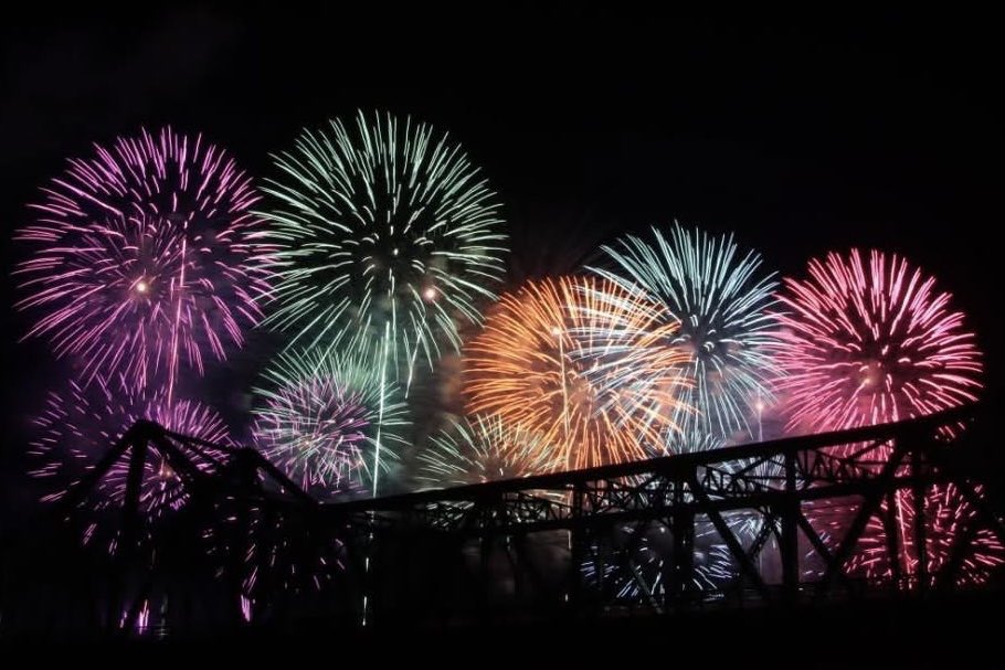 yy_yhchoa4's tweet photo. 友達にもらった日本の花火
綺麗だね〜
夏の最後に,,, Memory~♪
#Nagaoka #Hanabi #Firework 🎆🎇
#LastSummer #SummerMemory https://t.co/HgJxUMsPBQ