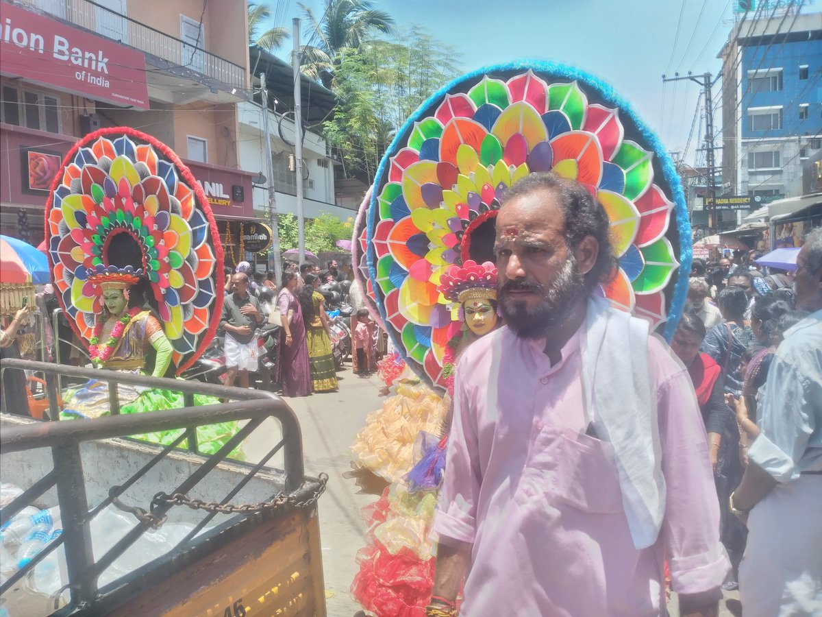 PnNamboo's tweet photo. @msteckchandani #गुरुवायूर् जन्माष्टमी उत्सवः। https://t.co/hNpdZGlzyp