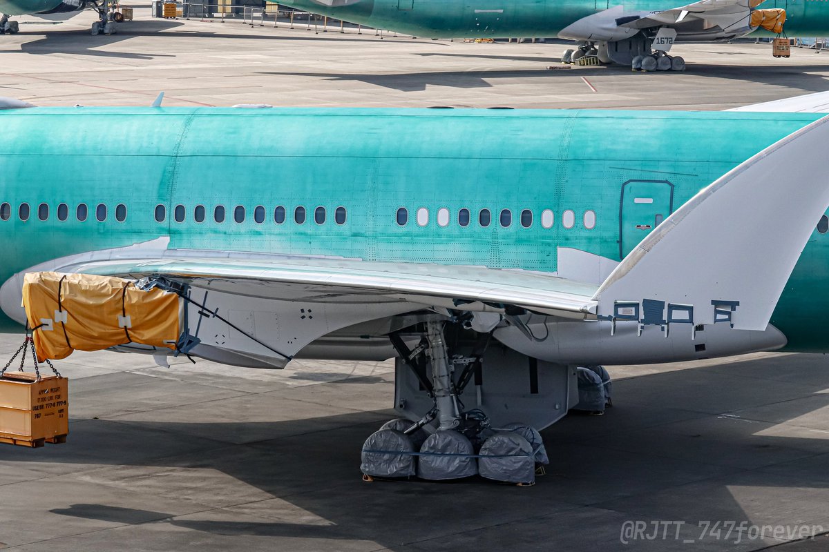 RJTT_747forever's tweet image. ついに人生初のエバレット工場見学へ✈️
Future of Flight屋上デッキからはANAへ納入予定の777Xが！！終始迫力に圧倒されてました。一度は来てみたかった場所なので本当に感無量です🥹

All Nippon Airways 🇯🇵
Boeing 777-9 MSN 61533 (JA071A)
PAE/KPAE 2025.09.13
#boeing #KPAE #PaineField