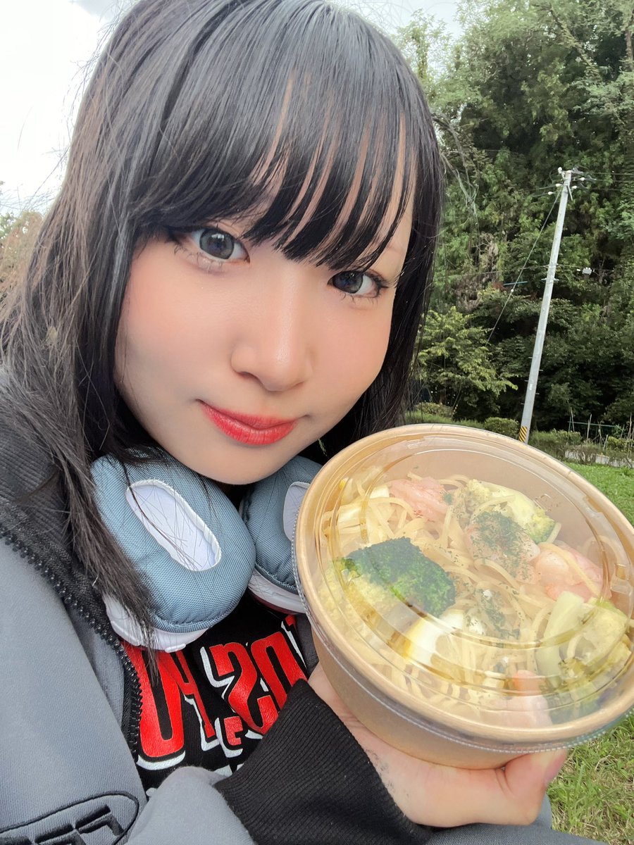 日曜日お疲れちゃん🌟
オレンジ色の夕映えにつつまれてた！
矢吹町フェスお疲れ様でした！
花火見たかったт т
天気怪しいけど降らなくてよかった！
クッキーもたこ焼きもパスタも全部美味しかった！頑張ったのでご褒美dayとします👍
箇条書きの日記みたいになってしまった‼️
あしたもなんとか！