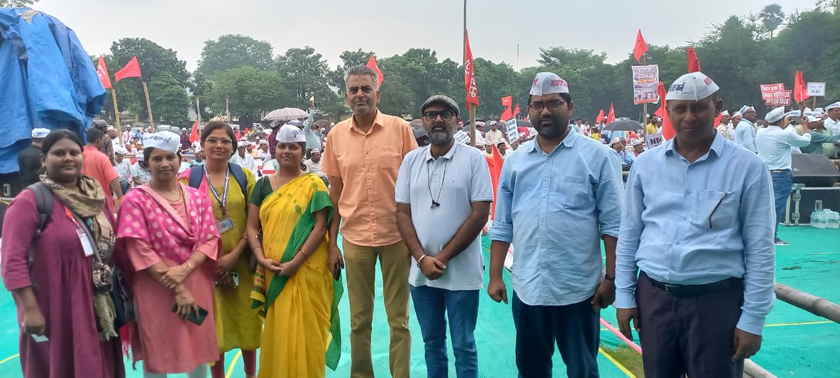 बिहार के विभिन्न विभागों के कर्मचारियों, शिक्षकों तथा न्याय और लोकतंत्र पसंद लोगों ने बारिश और गर्मी को ठेंगा दिखाते हुए पटना के मिलर स्कूल में अपनी मजबूत आवाज दर्ज की. 

#ओल्ड_पेंशन_लागू_करो!