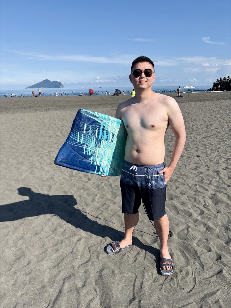 不會衝浪，浪一下還是會的