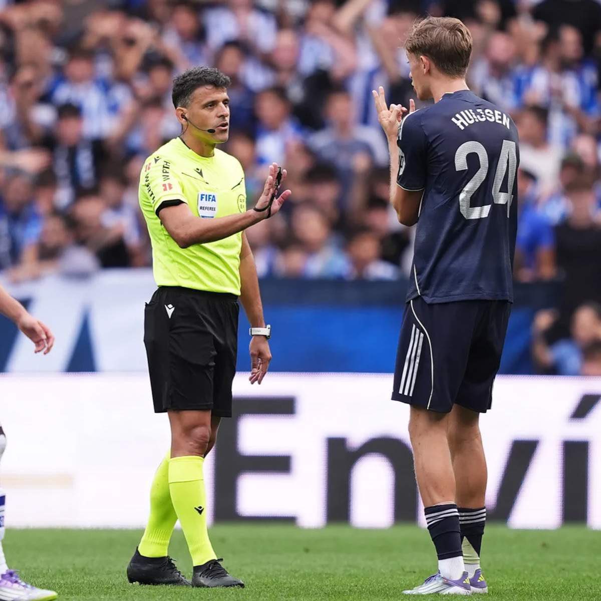 🚨 𝗟𝗘 𝗖𝗢𝗠𝗜𝗧𝗘́ 𝗗𝗘𝗦 𝗔𝗥𝗕𝗜𝗧𝗥𝗘𝗦 𝗔𝗙𝗙𝗜𝗥𝗠𝗘 𝗔𝗩𝗢𝗜𝗥 𝗖𝗢𝗠𝗠𝗜𝗦 𝗨𝗡𝗘 𝗘𝗥𝗥𝗘𝗨𝗥 𝗩𝗔𝗥 𝗖𝗢𝗡𝗧𝗥𝗘 𝗟𝗘 𝗥𝗘𝗔𝗟 𝗠𝗔𝗗𝗥𝗜𝗗 𝗦𝗨𝗜𝗧𝗘 𝗔̀ 𝗟’𝗘𝗫𝗣𝗨𝗟𝗦𝗜𝗢𝗡 𝗗’𝗛𝗨𝗜𝗝𝗦𝗘𝗡 🇪🇸 ! 🟥 

L’arbitre VAR aurait dû appeler l’arbitre central pour erreur