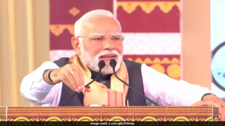 ndtv's tweet photo. "Congress Backs Pakistan-Groomed Terrorists, Anti-National Forces, Not Indian Army": PM Modi https://t.co/PFoWkUEEPr https://t.co/WN8UgfUi1X