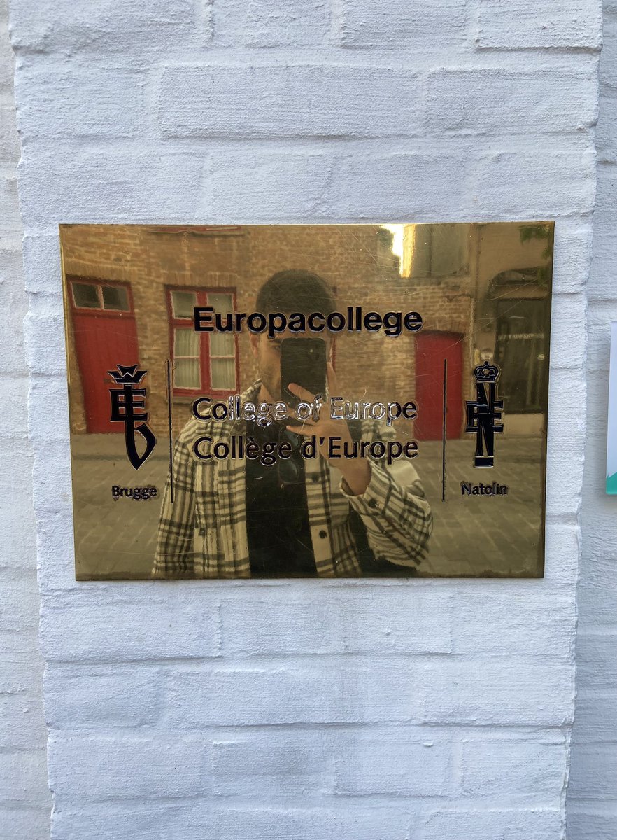 PetrSamec's tweet image. V pátek jsem začal postgraduální studium v oboru European Political and Governance Studies na @collegeofeurope. Čeká mě náročný rok, ale moc se těším! 🤩🇪🇺
