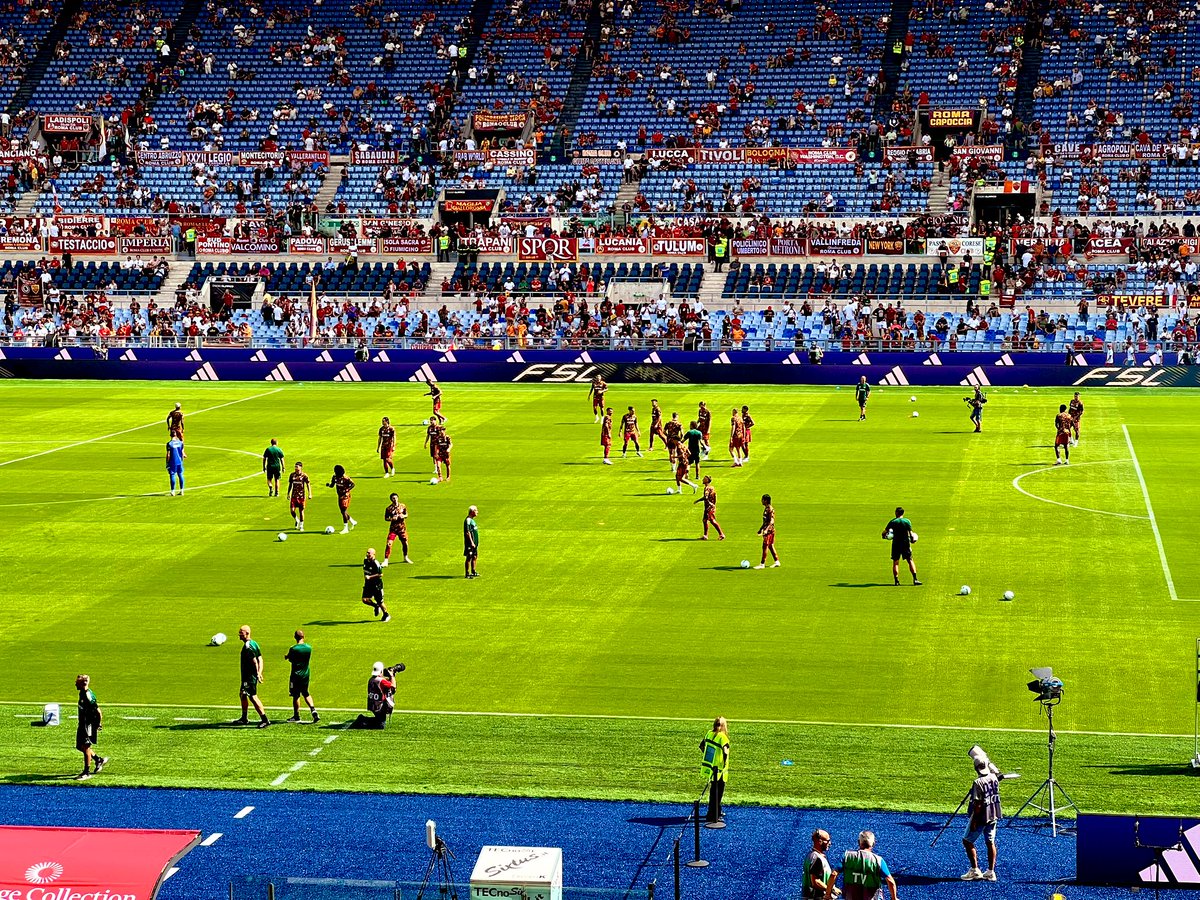 Some Sundays just hit different and make you realize how lucky you really are to be ROMANISTA! 
#DajeRoma 
#ASROMA