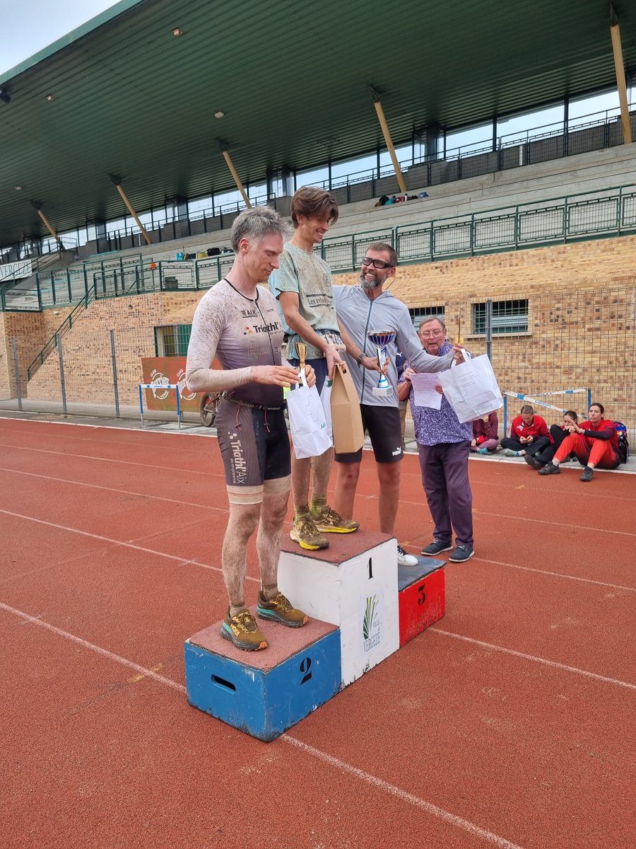 Fin de semaine placée sous les signes de la continuité éducative et de la solidarité pour le #sdjes de la <a href="/Dsden30/">DSDEN 30</a> avec vendredi, l'inauguration d'un nouveau complexe sportif des Salles-du-Gardon, puis samedi avec le vétathlon #lesrelaisducoeur #FêteduSport