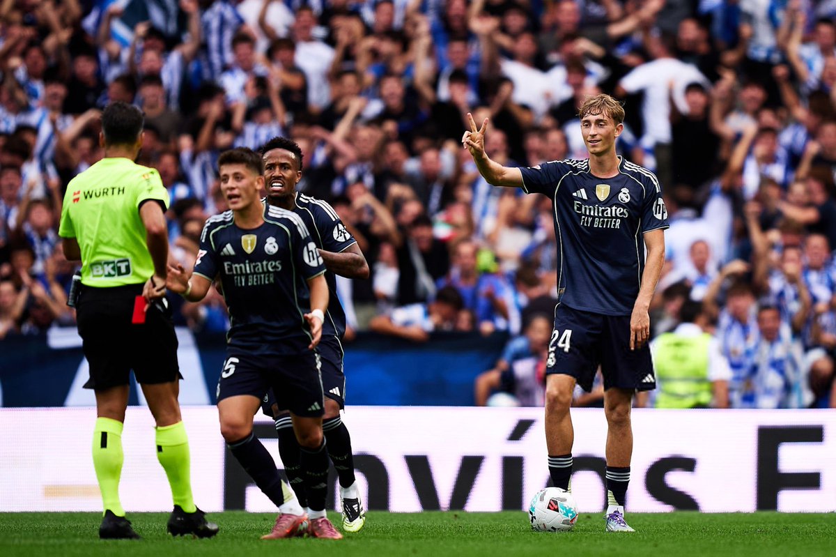 lnstantFoot's tweet image. 🚨Le comité des arbitres reconnaît une erreur de la VAR lors du carton rouge de Dean Huijsen contre la Real Sociedad ! 😬🟥

Le corps arbitral reconnaît sa faute, et le responsable VAR sera suspendu temporairement.

🗞️ (@marca)