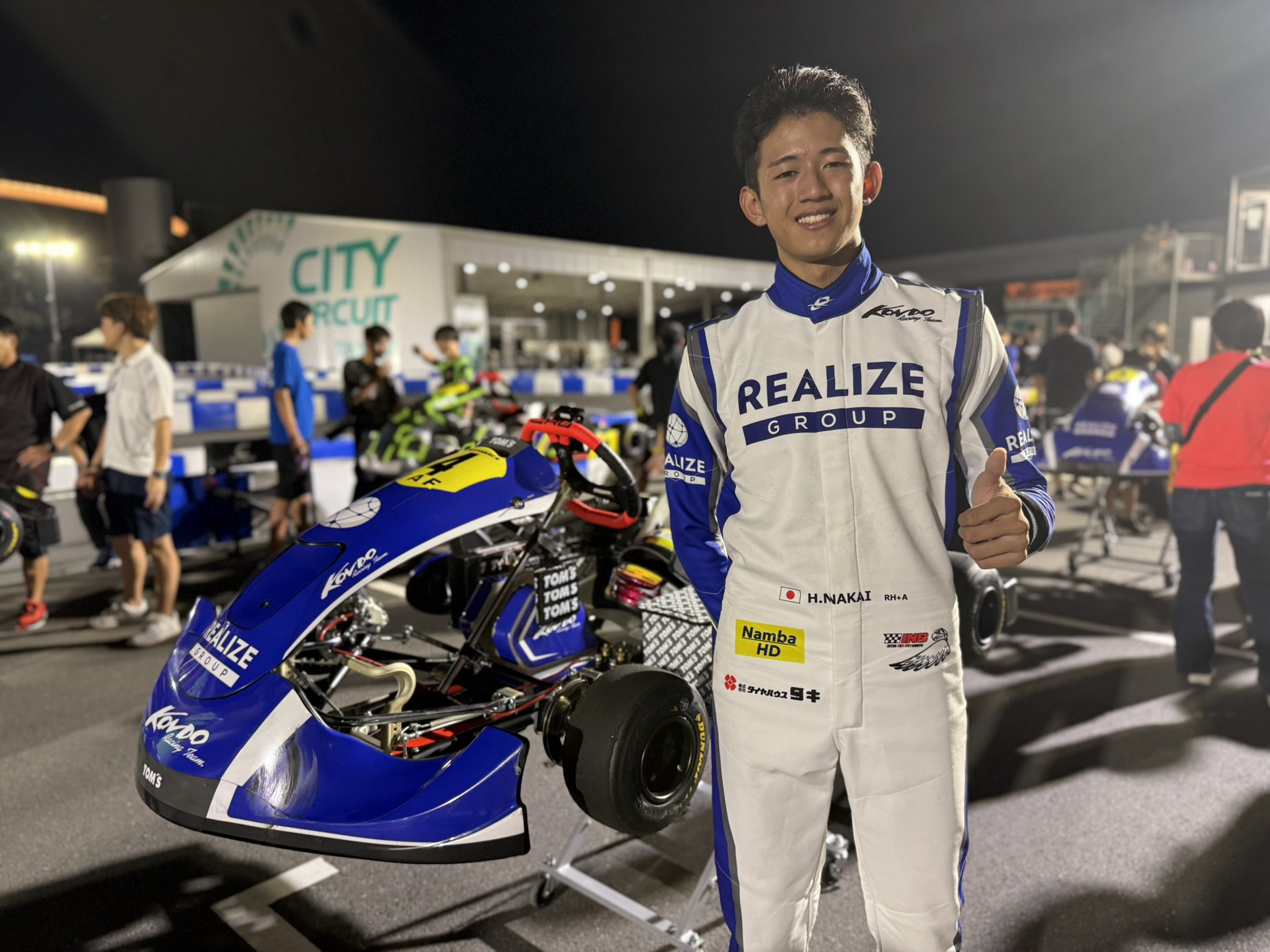 KONDORACING TEAM 近藤真彦 スタッフ実使用 ダウンXL Kondo racing 薄めのダウンジャケットレア プーマ 近藤真彦