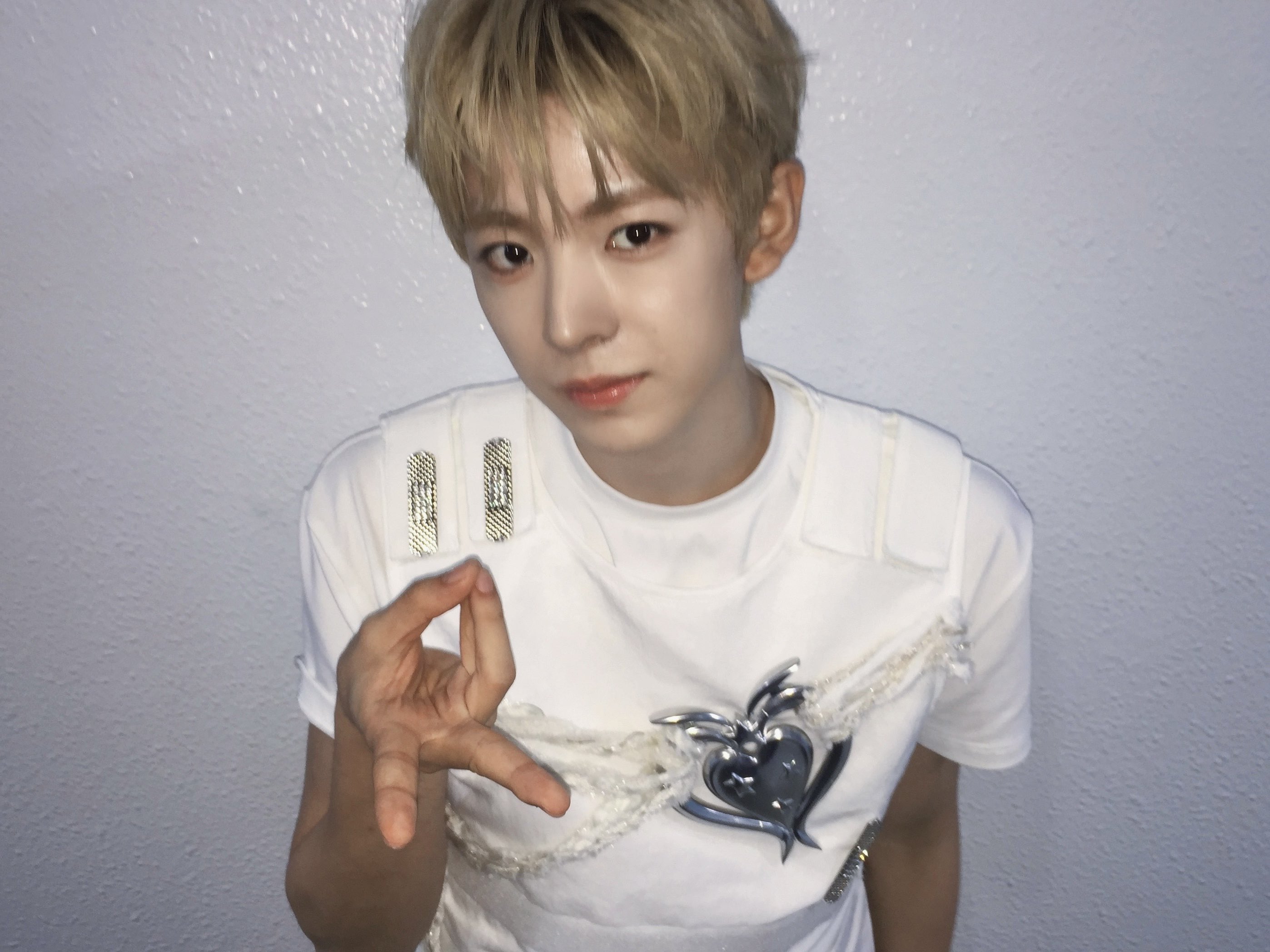 NCT WISH ユウシ Tシャツ ever wish Qoo10] SLOW ACID [NCT WISHユウシ着用］ THRE