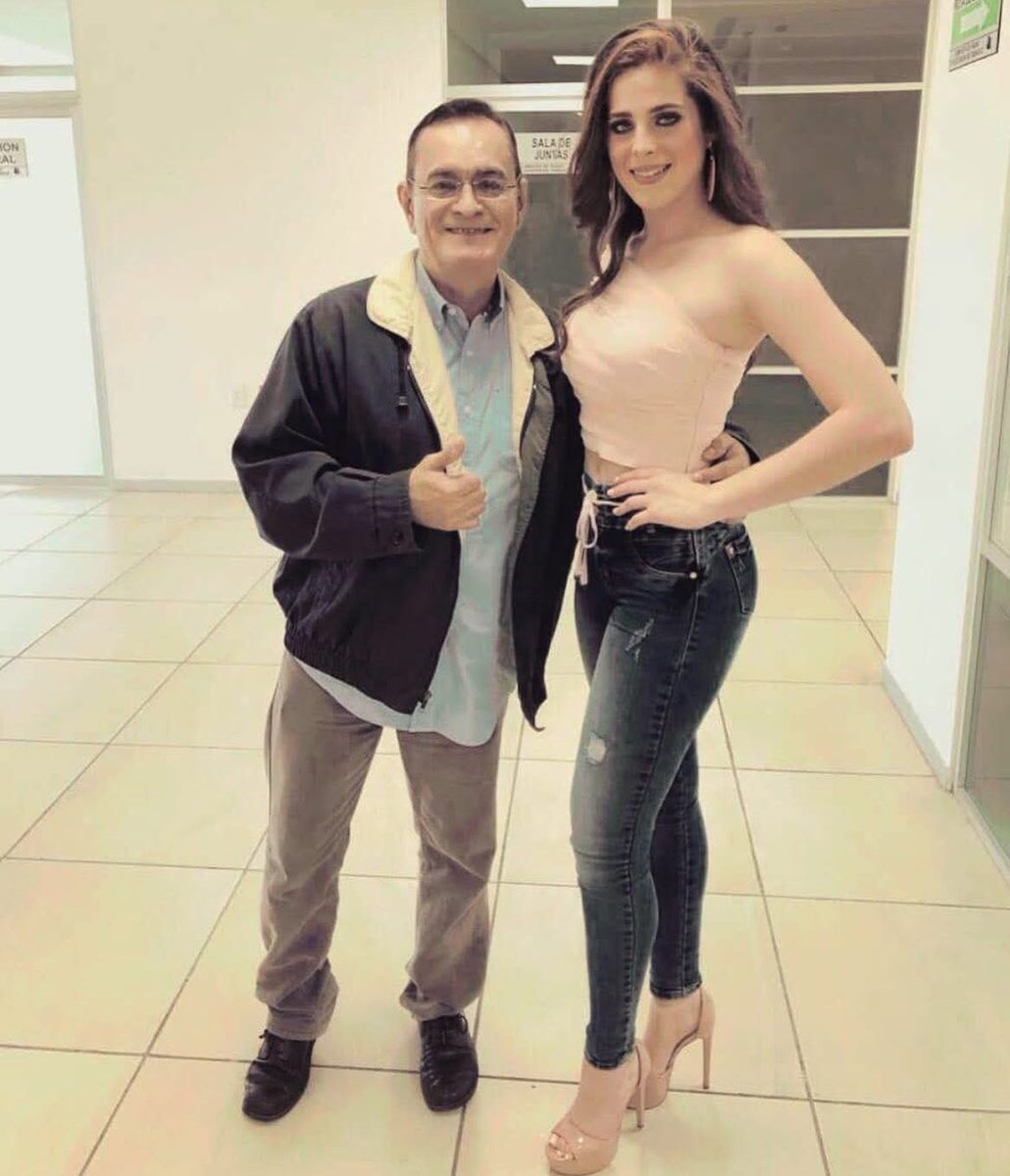 jadedios's tweet image. También presumo esta foto con mi niña consentida Fátima Bosch Fernández, en una visita a @TVTenlinea. ¡Felicidades, preciosa! 👑 #MexicanaUniversal2025 #OrgulloChoco @MexicanaUniver