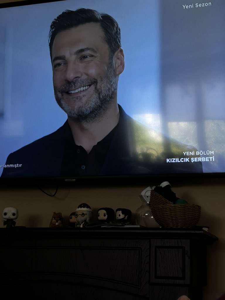 Me: finally pressing play on the episode 
Everyone else: already finished 

#EvrimAlasya #BarışKılıç #KıvMer