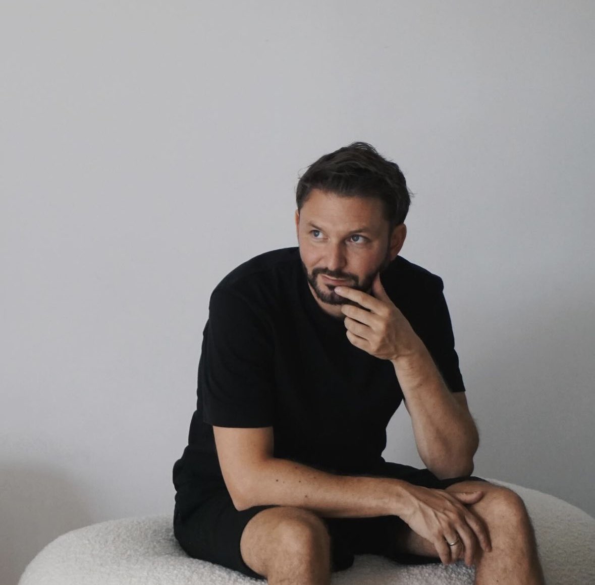 _andede's tweet image. Beyond the digital

I love @jnbmgrtnr’s art. His piece "Enif" for Buciano extends his artistic vocabulary into sculptural clarity and high-quality craftsmanship — Handmade in Germany. 

Cherished minimalism.

(photo credit: Buciano on IG)