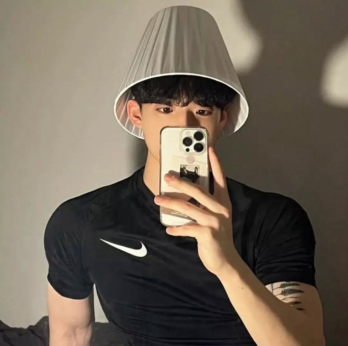 回來台中了
說實在的～
我其實很佩服那些穿緊身運動衣走在路上的人！
我不敢！！🥹
但是又覺得這樣穿還可以 每次都好猶豫要怎麼穿去健身房…